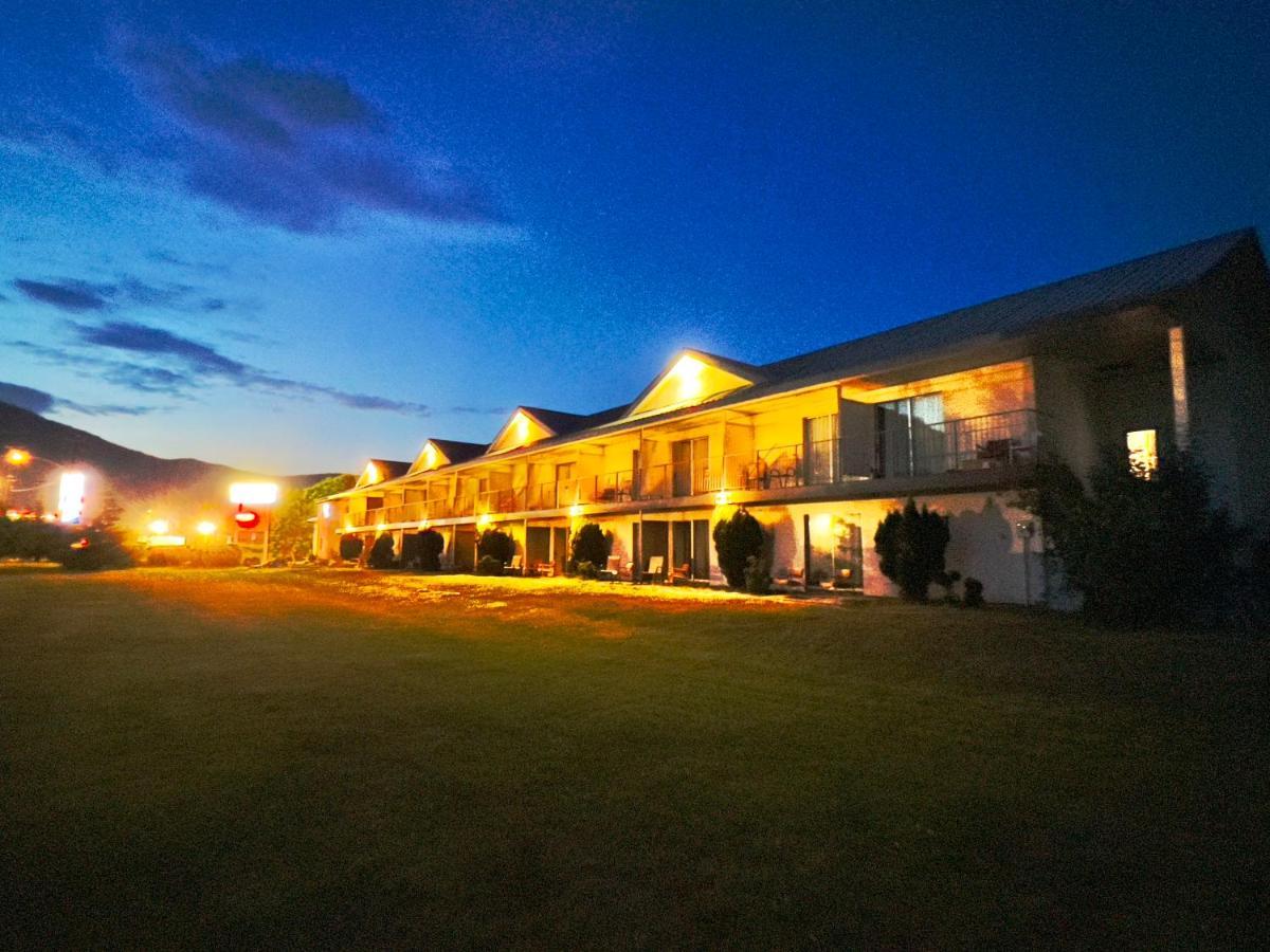 Monashee Motel Sicamous Εξωτερικό φωτογραφία