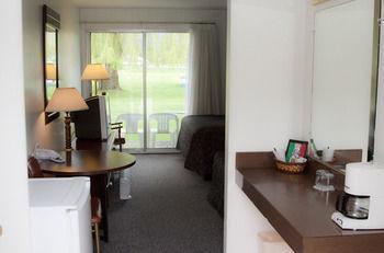 Monashee Motel Sicamous Εξωτερικό φωτογραφία