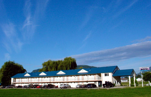 Monashee Motel Sicamous Εξωτερικό φωτογραφία