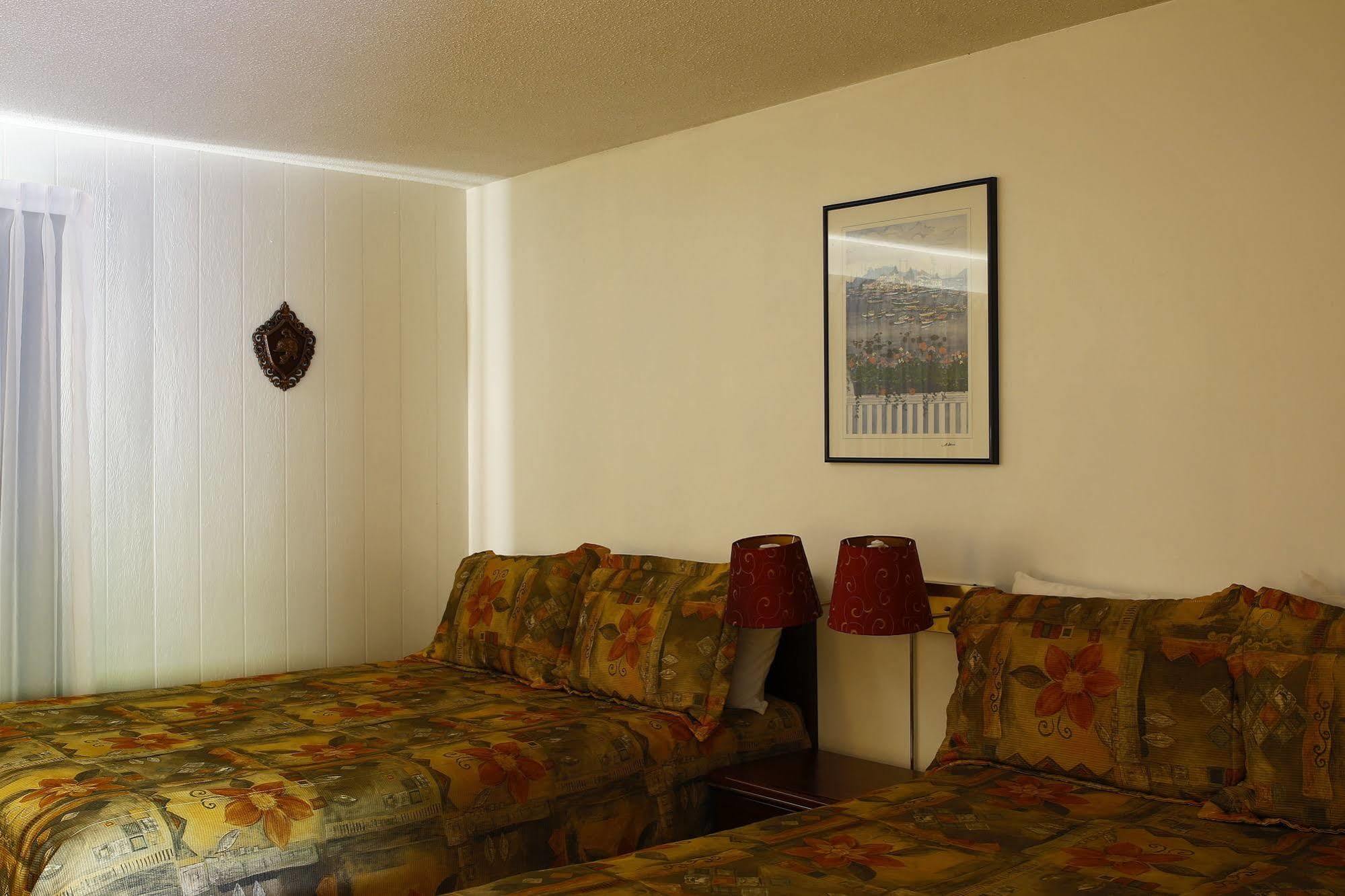 Monashee Motel Sicamous Εξωτερικό φωτογραφία