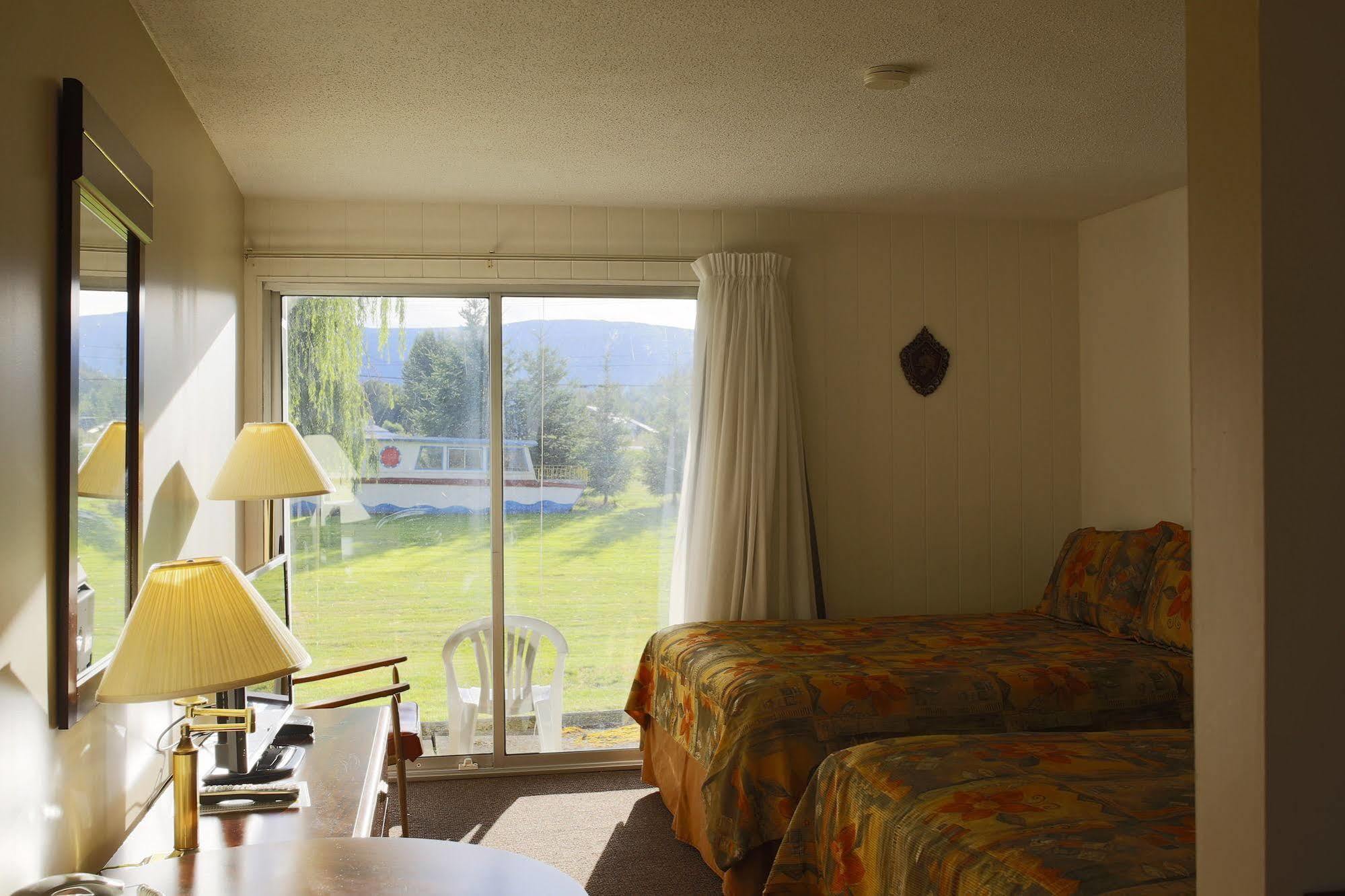 Monashee Motel Sicamous Εξωτερικό φωτογραφία
