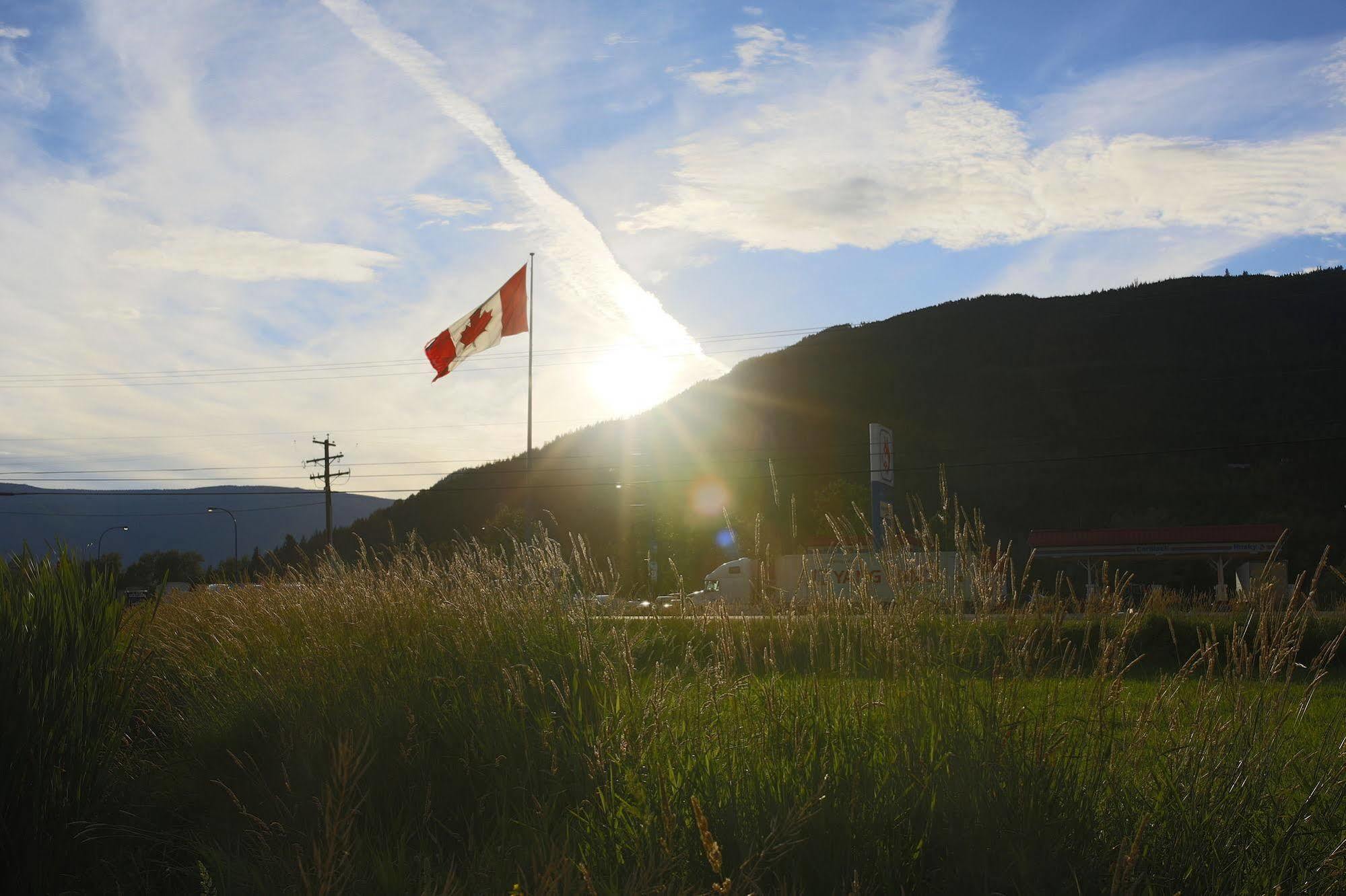Monashee Motel Sicamous Εξωτερικό φωτογραφία
