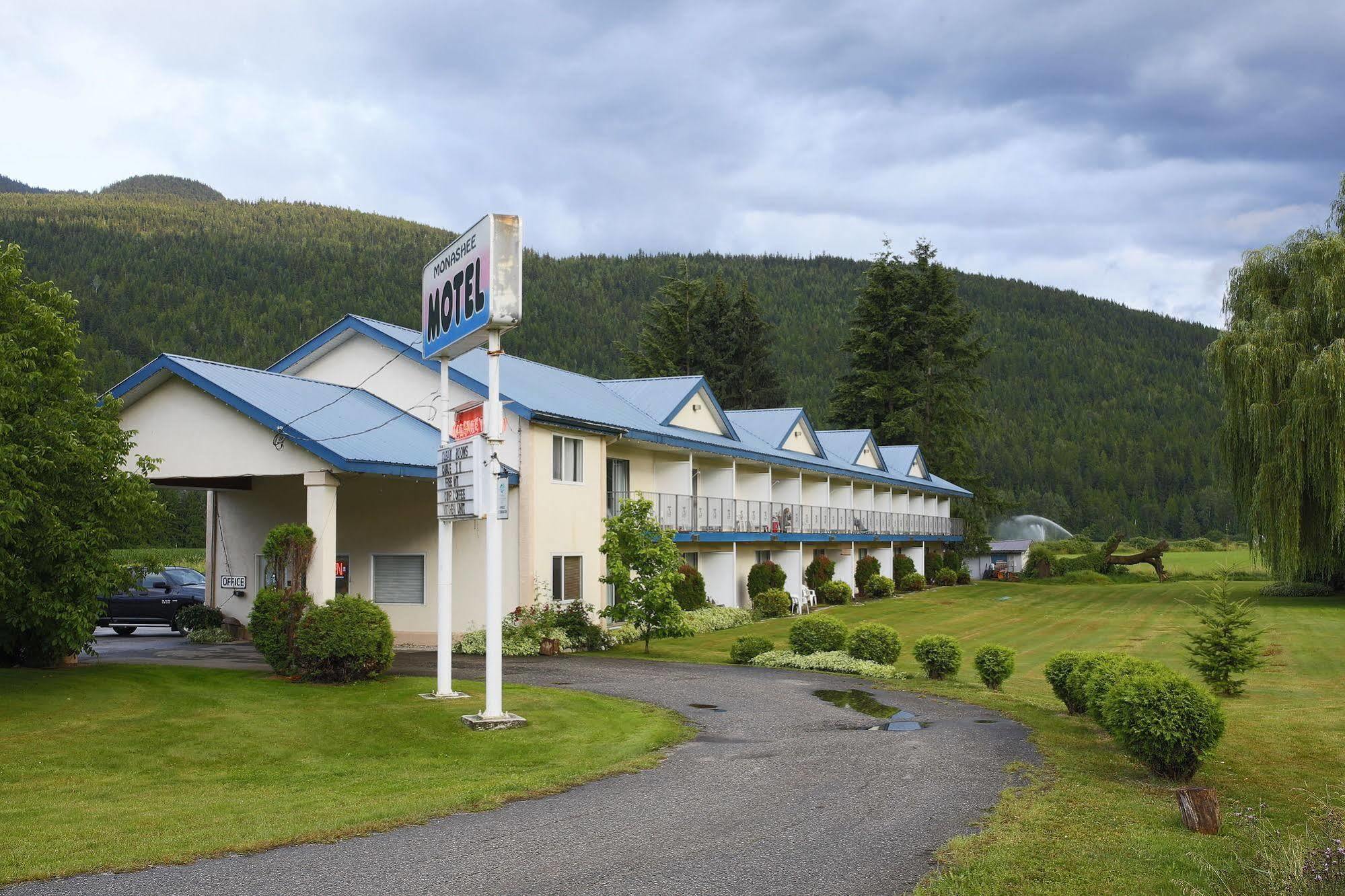 Monashee Motel Sicamous Εξωτερικό φωτογραφία
