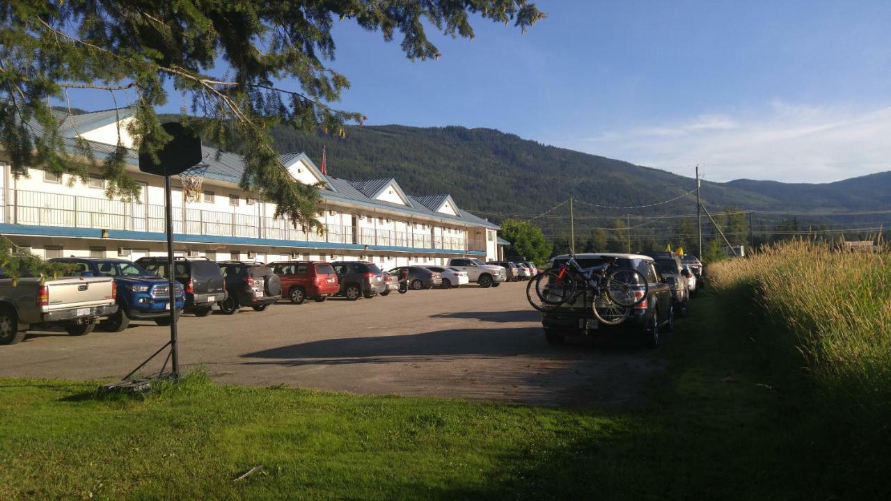 Monashee Motel Sicamous Εξωτερικό φωτογραφία